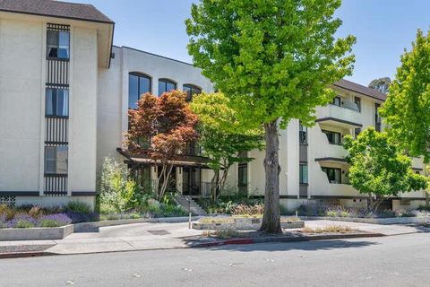 Photo of 1515 Floribunda Avenue #309, Burlingame, CA 94010 (MLS # ML82038611)