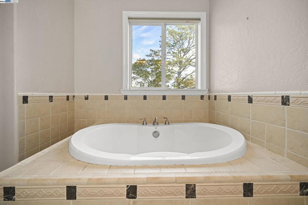 LAFAYETTE HILLS - Residential