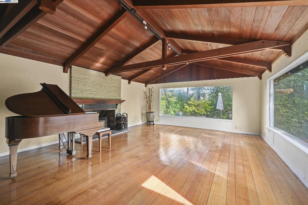 LAFAYETTE HILLS - Residential