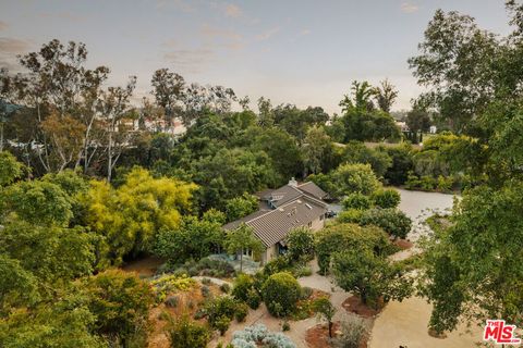 Photo of 813 Country Club Drive, Ojai, CA 93023 (MLS # 26841631)