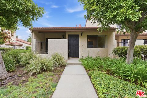 Photo of 18136 Oxnard Street #39, Tarzana, CA 91356 (MLS # 26834823)
