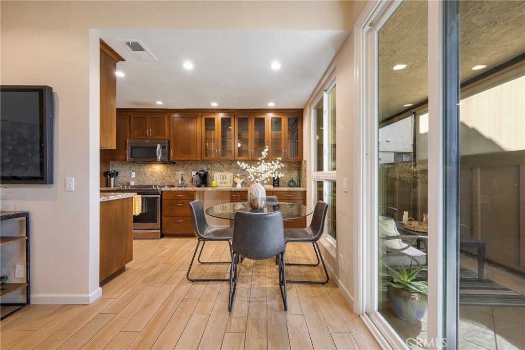 620 N Brea 59