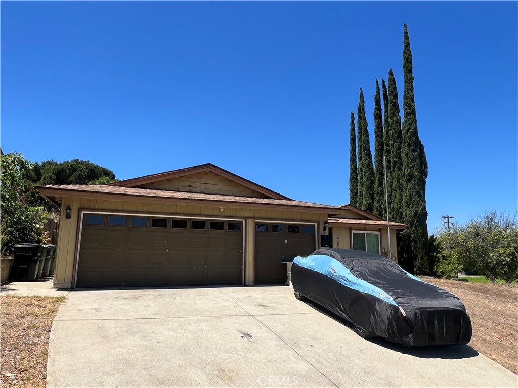 Photo of 2302 Avenida Del Vista Vis, Corona, CA 92882 (MLS # CV26166676)