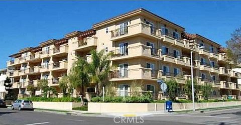 Photo of 11911 Mayfield Avenue #PH7, Los Angeles, CA 90049 (MLS # SB25240448)
