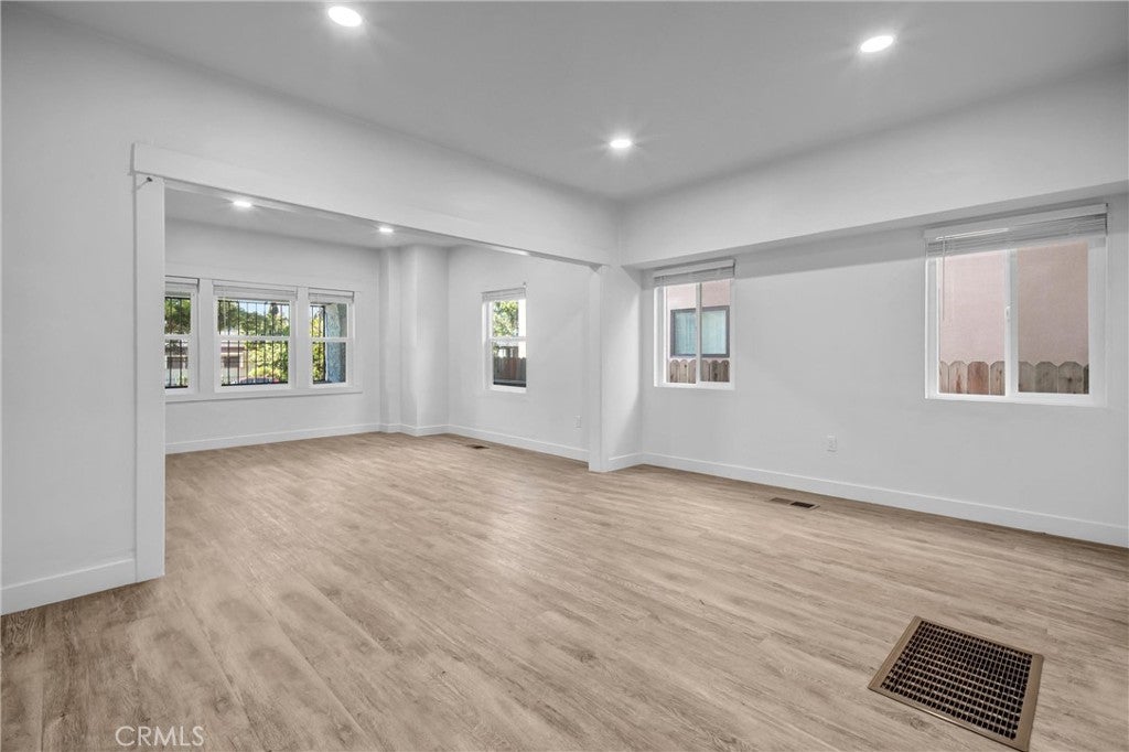 2924 S Normandie