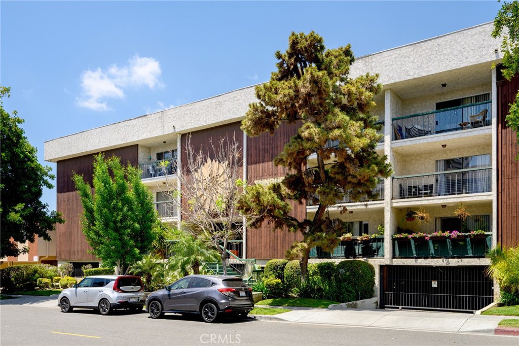 333 Burchett Street 106