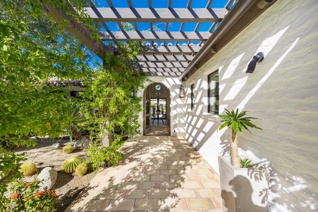 49400 Della Robia Lane
