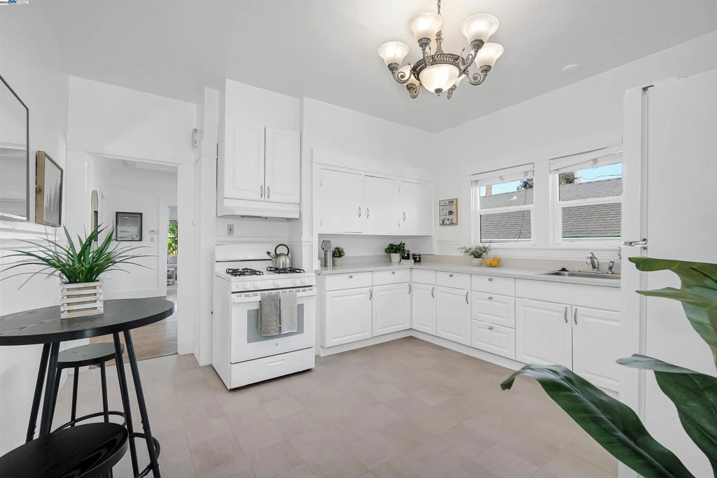 UPPER B STREET - Residential