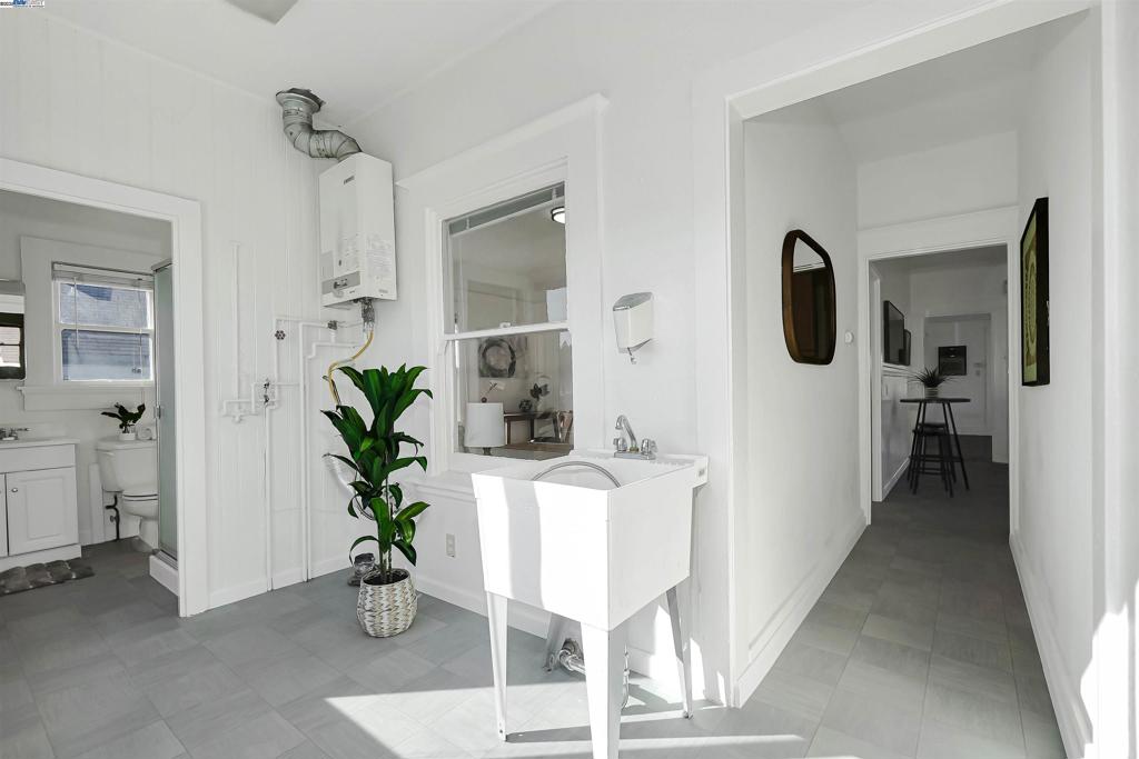 UPPER B STREET - Residential