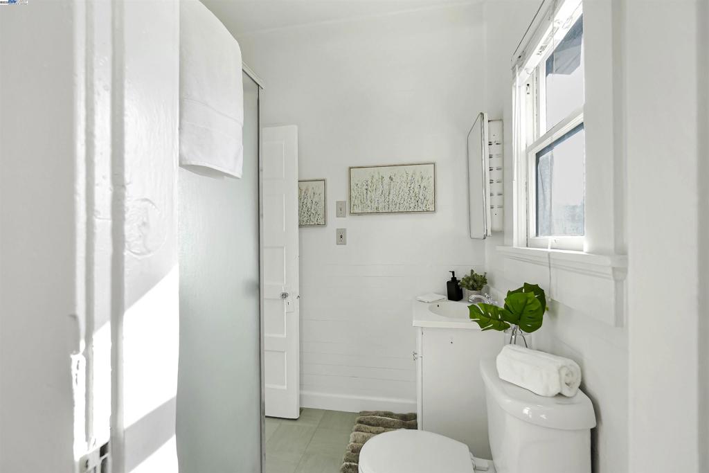 UPPER B STREET - Residential