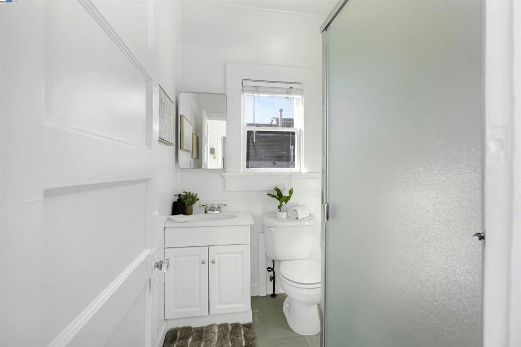 UPPER B STREET - Residential