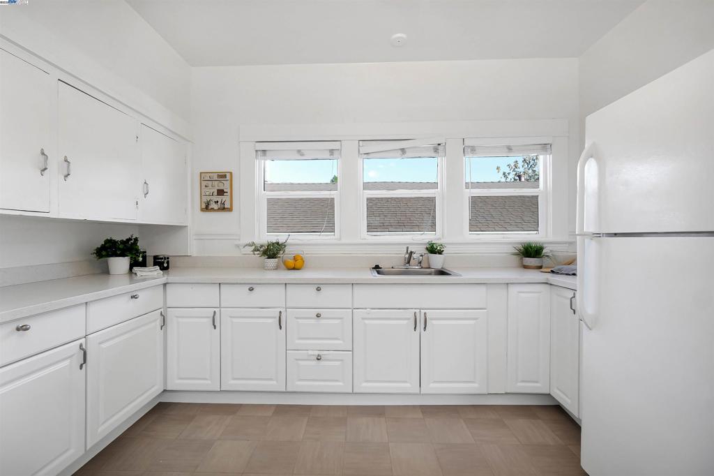 UPPER B STREET - Residential