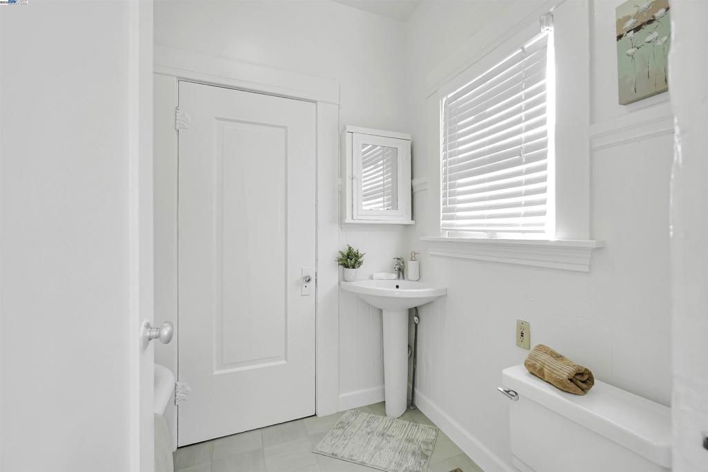 UPPER B STREET - Residential