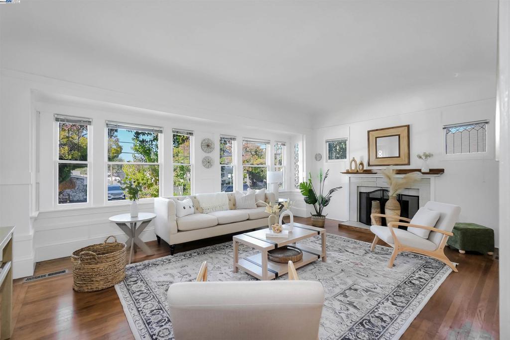 UPPER B STREET - Residential