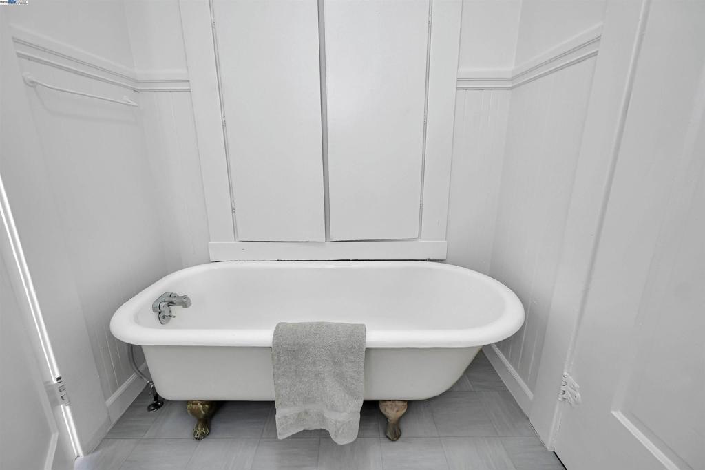 UPPER B STREET - Residential