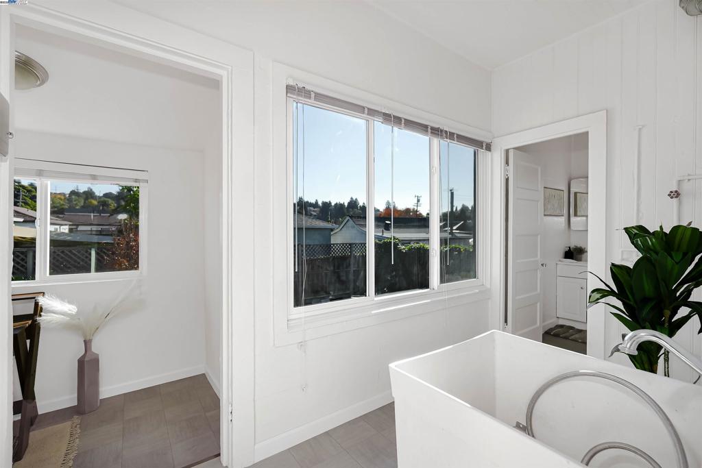 UPPER B STREET - Residential