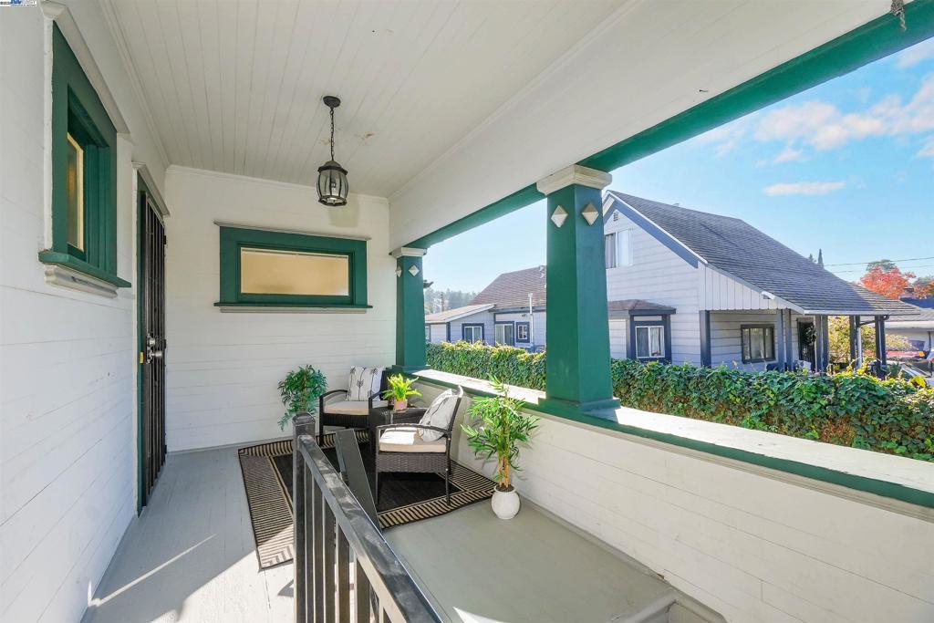 UPPER B STREET - Residential