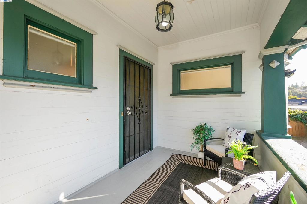 UPPER B STREET - Residential