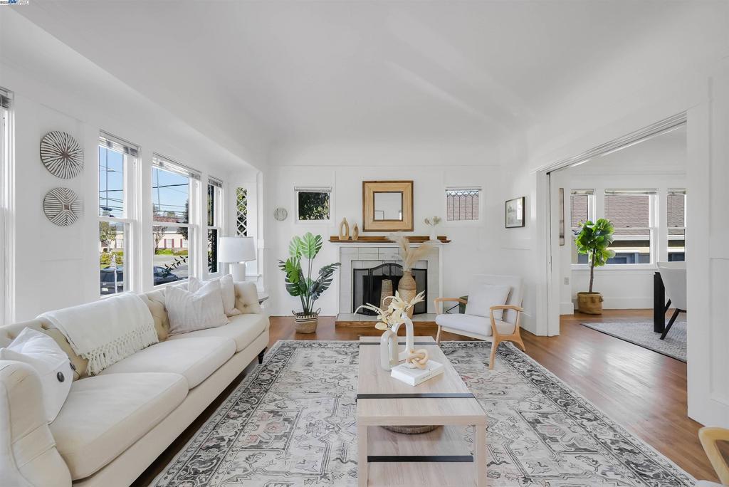 UPPER B STREET - Residential