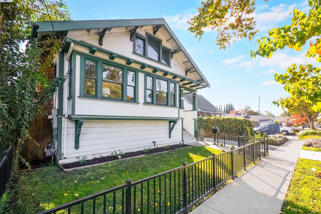 UPPER B STREET - Residential