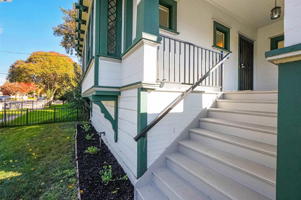 UPPER B STREET - Residential