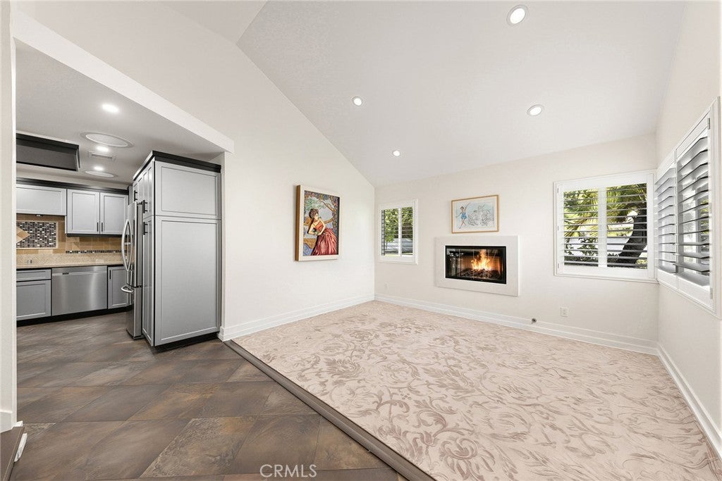 686 Dapple Gray Circle