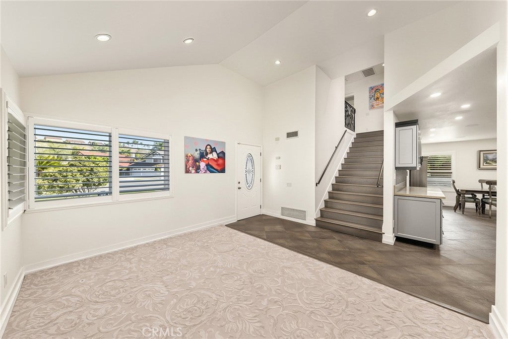 686 Dapple Gray Circle