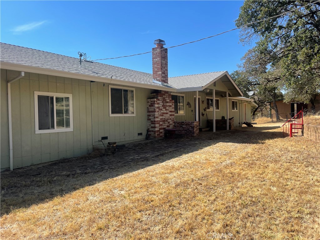 Come check out this nearly 10 acre property in one of Oroville’s most desirable neighborhoods! This 1,736 sq. ft. home offers a rare combination of privacy, functionality, and charm. With 3 bedrooms and 3 bathrooms, the home has been thoughtfully updated with fresh interior and exterior paint along with new flooring throughout, creating a bright and welcoming feel. The main living area is all on one level, designed for easy living, while the downstairs features an already enclosed space with the potential to be finished into additional living quarters. Enjoy unique amenities such as a screened-in spa room complete with spa, sauna, and its own bathroom, an enclosed breezeway, and a screened-in deck just off the kitchen—perfect for indoor-outdoor living. Outside, the possibilities are endless. With 9.58 acres, multiple areas are already set up for horses, cows, or other livestock. A brand-new small barn adds to the functionality, while the expansive land ensures privacy and room to create your dream rural lifestyle. If you’ve been looking for a private retreat with modern updates and acreage to spread out, this property checks all the boxes.