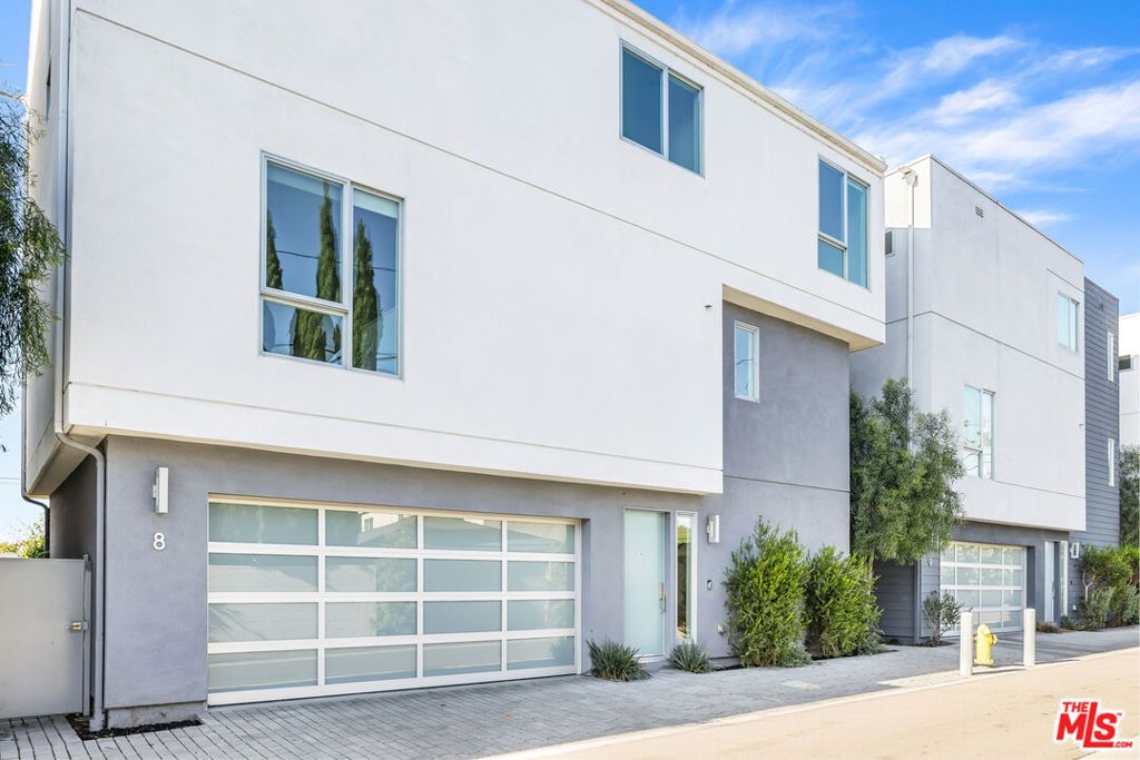 Photo of 11724 Culver Boulevard #8, Los Angeles, CA 90066 (MLS # 26636529)