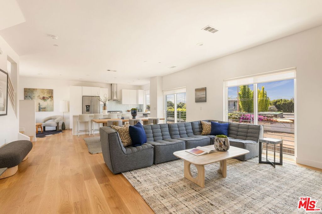 11724 Culver Boulevard 8