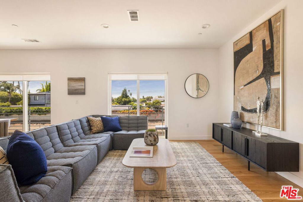 11724 Culver Boulevard 8