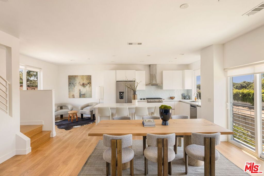 11724 Culver Boulevard 8