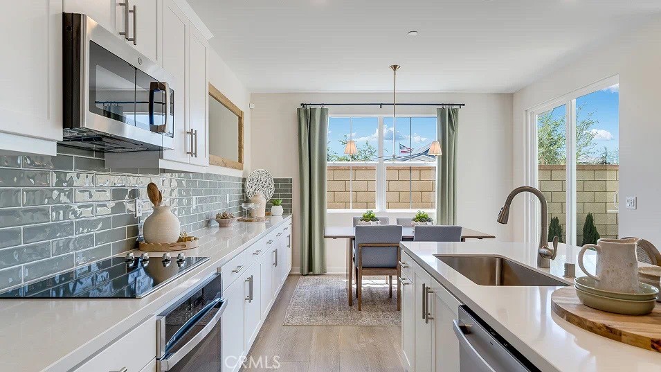 2655 E Hyde Paseo