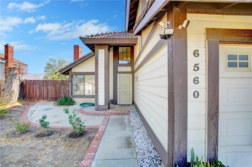 6560 Hemingway
