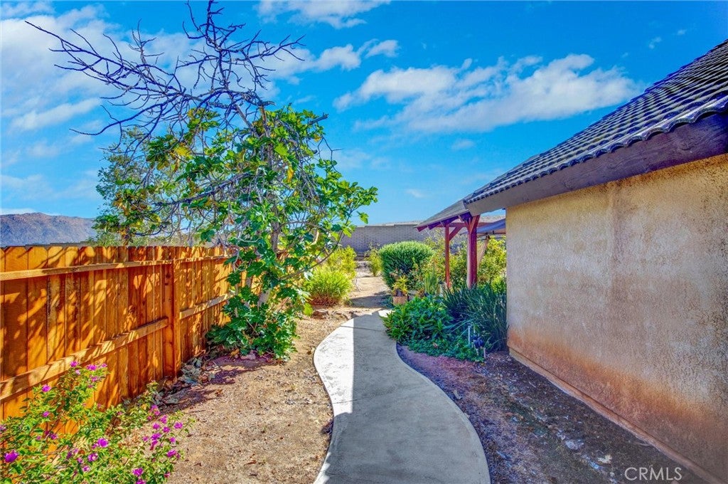6560 Hemingway
