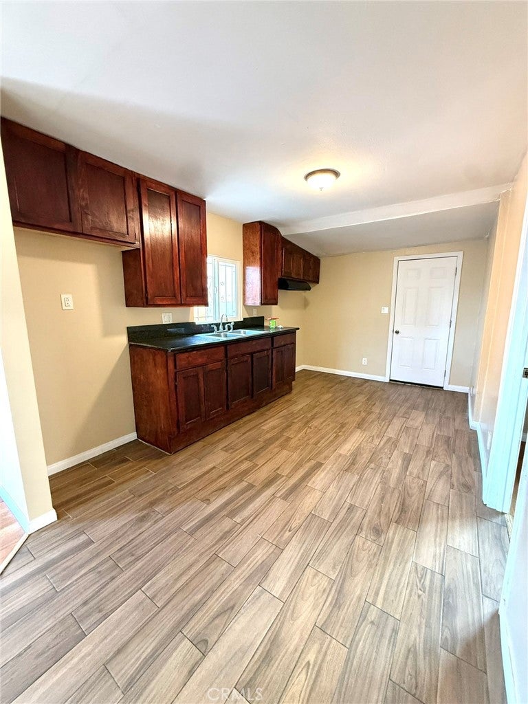 6117 S Hoover