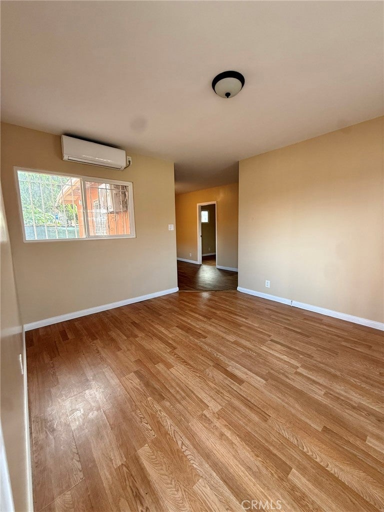 6117 S Hoover