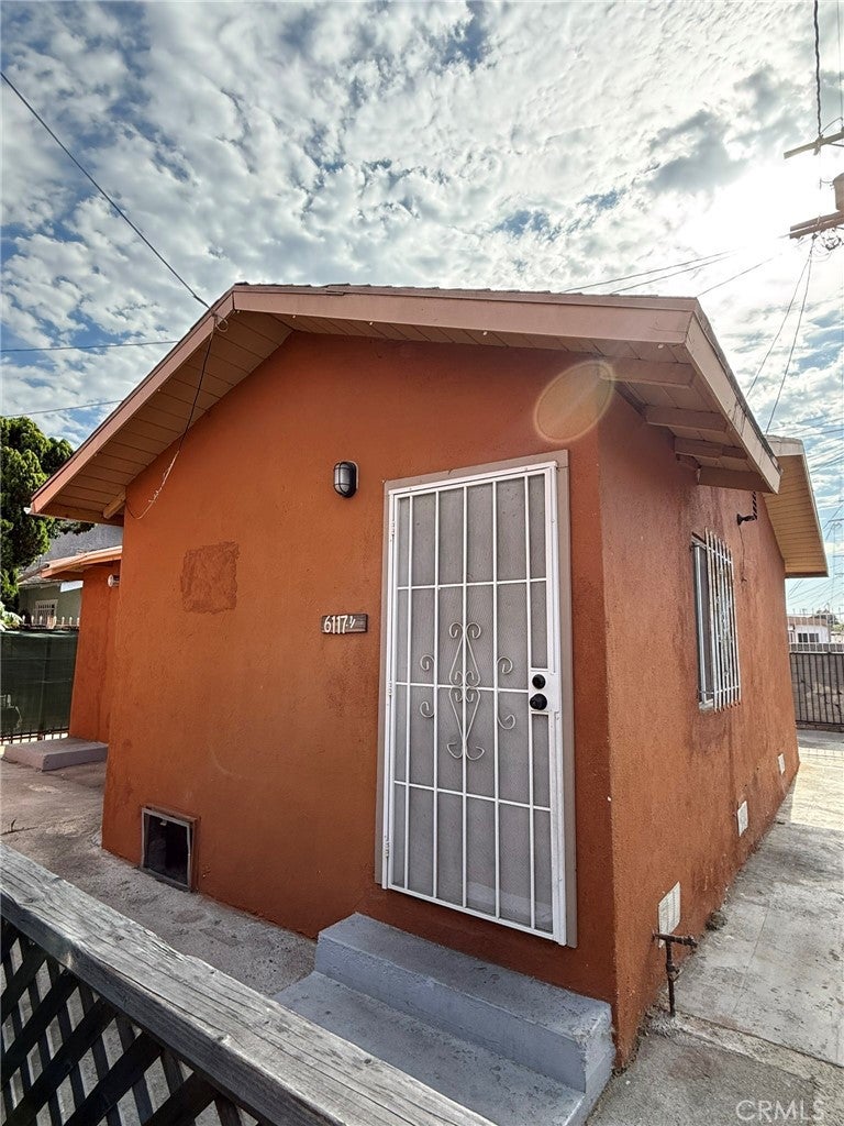 6117 S Hoover