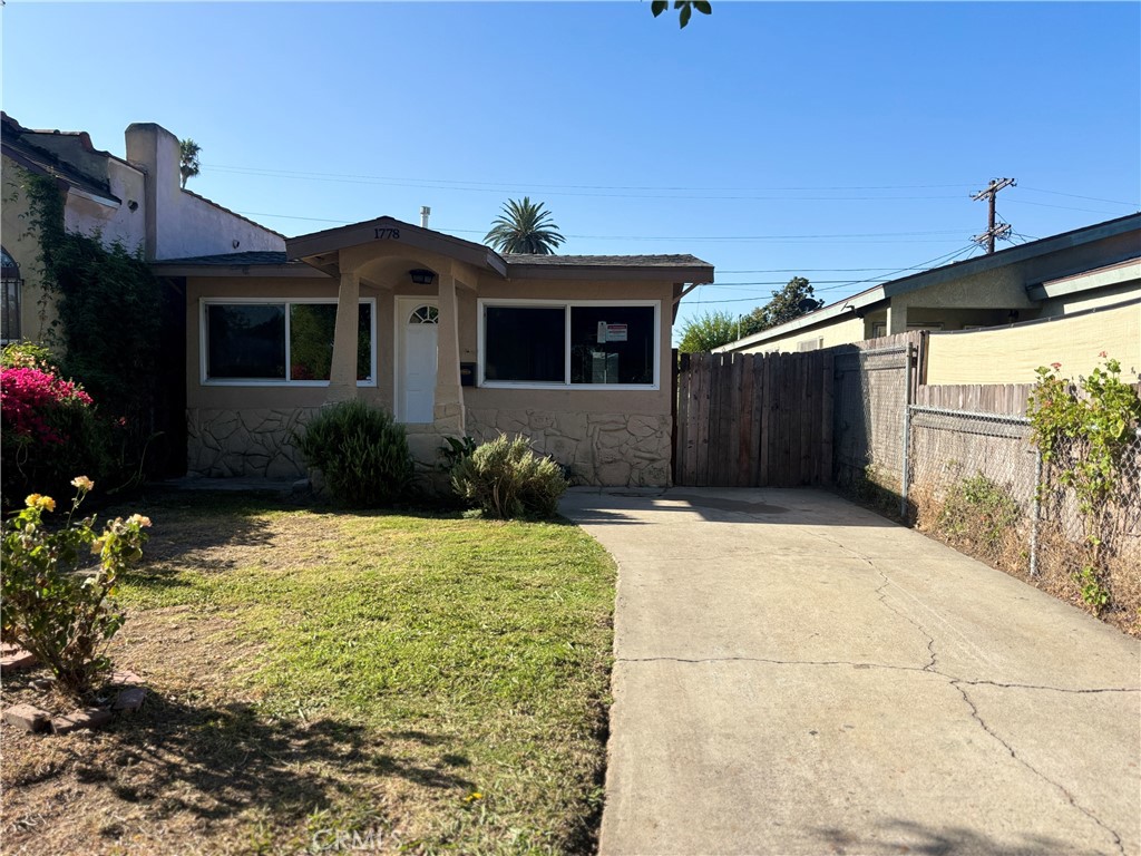 Great Equity opportunity in Los Angeles! This home is in need of repairs and updating, offering a chance to reimagine the space and maximize its value. Located in Los Angeles near the 110 & 10 freeways, you're in close proximity to USC, Jefferson Park, Downtown LA, the Metro Expo Line, and local parks & recreation. Buyer to conduct their own due diligence and inspections, no reports or inspections on file.