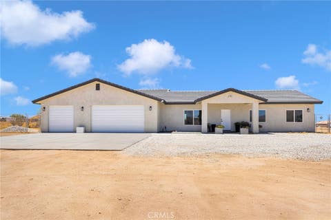 Photo of 10770 Chipmunk Rd, Apple Valley, CA 92308 (MLS # HD26150523)