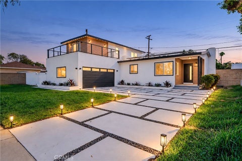 Photo of 2922 Radnor AVE, Long Beach, CA 90815 (MLS # CV26226609)