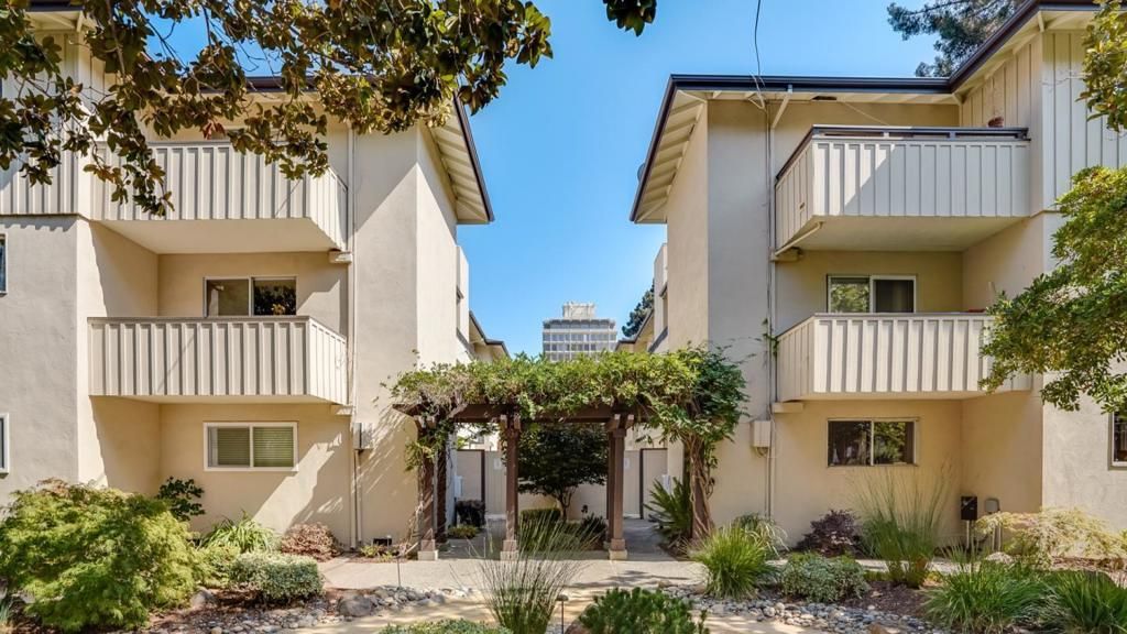 Photo of 518 Everett Avenue #A, Palo Alto, CA 94301 (MLS # ML82048353)