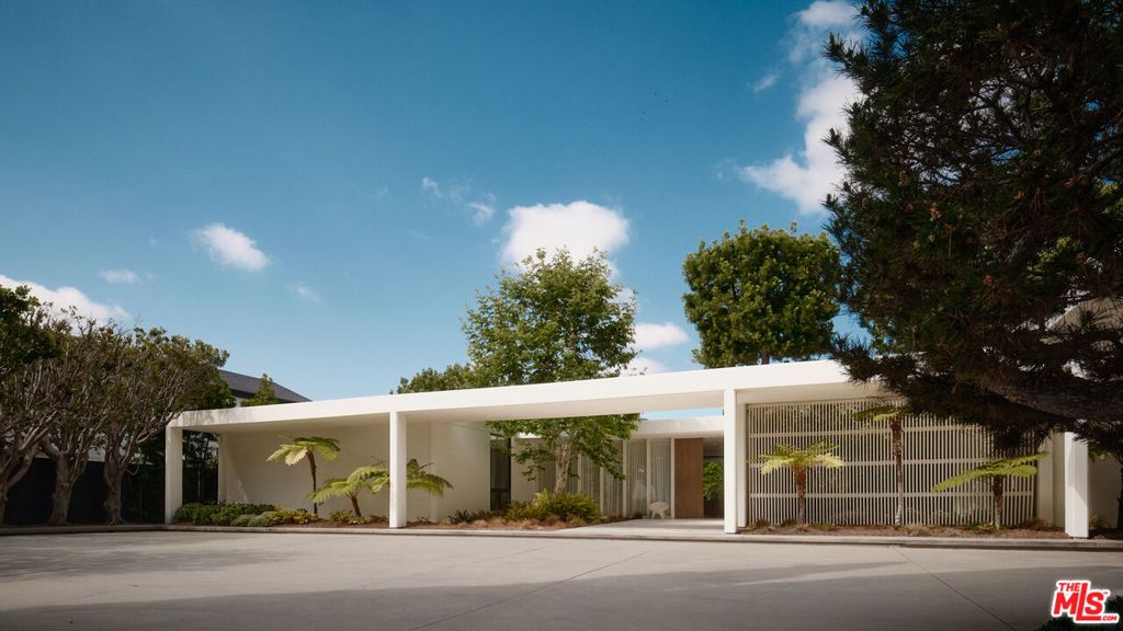 Photo of 713 N Hillcrest Road, Beverly Hills, CA 90210 (MLS # 26778667)