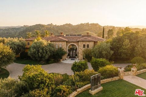 Photo of 12300 Mulholland Dr, Beverly Hills, CA 90210 (MLS # 26667213)