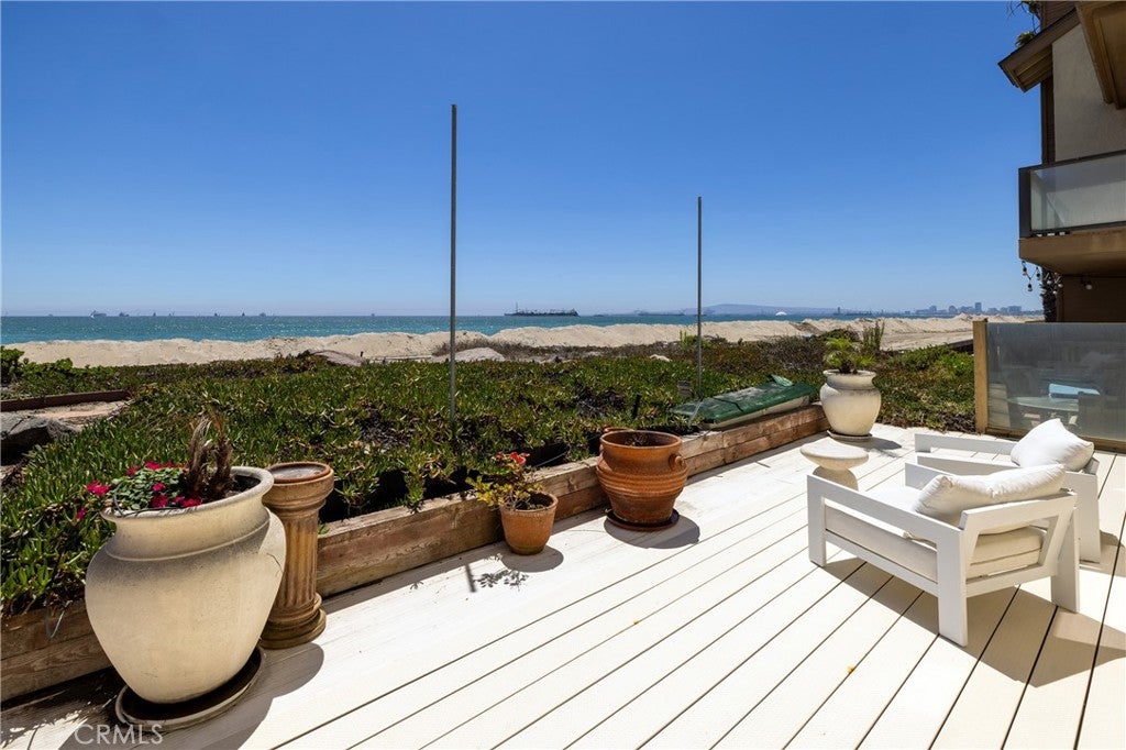 6911 E Seaside