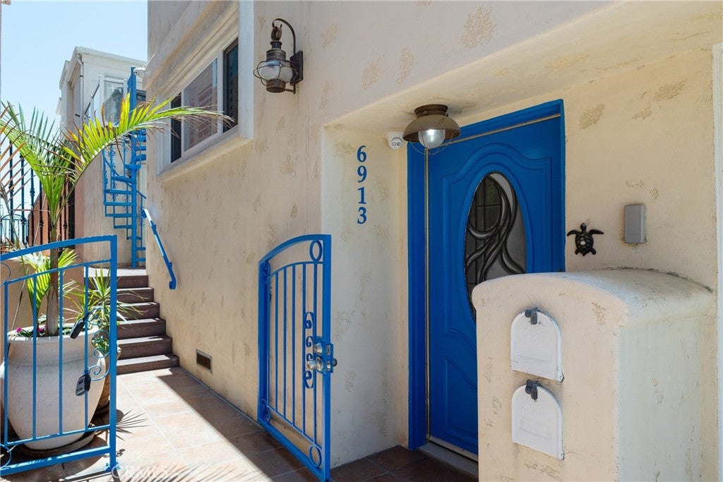 6911 E Seaside