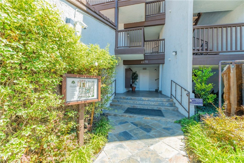 6275 Canoga AVE