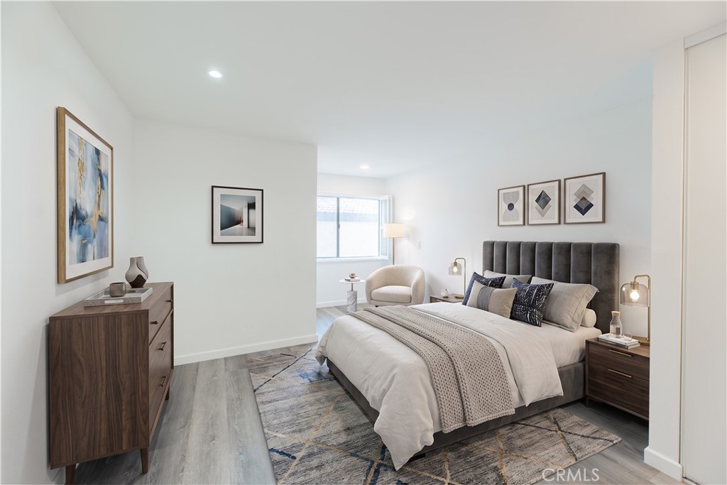 6275 Canoga 61