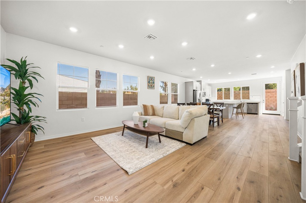 2681 E TOWHEE STREET