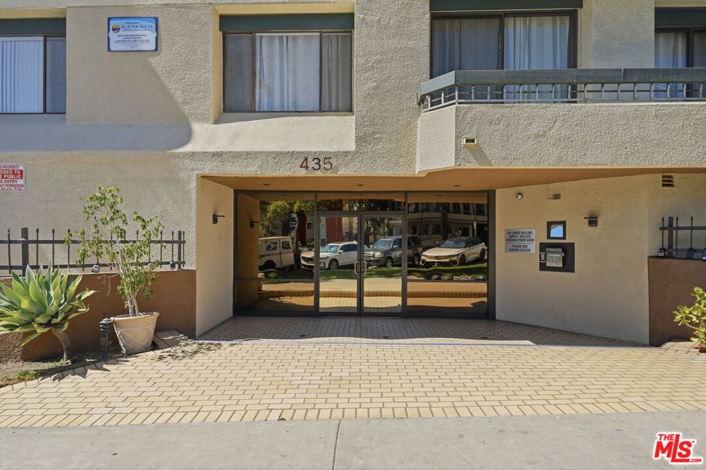 Photo of 435 S La Fayette Park Place #219, Los Angeles, CA 90057 (MLS # 26663233)